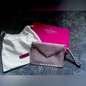 Authentic in like new condition VALENTINO GARAVANI  Rockstud envelope clutch